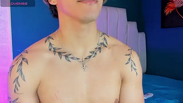 Snapshot of Allex_Cano chatting on October 8, 2025, 2:57 am Allex Cano online show from October 8, 2025, 2:57 am