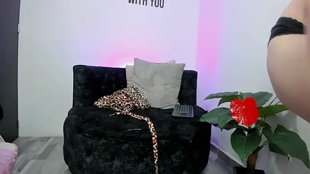 Snapshot of Zamira_Taylor chatting on March 7, 2025, 1:53 am Zamira Taylor online show from March 7, 2025, 1:53 am