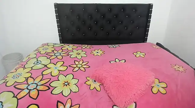 Babylatinhot11 online show from March 8, 2025, 1:14 pm
