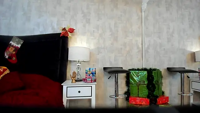 NahomyCarther online show from December 18, 2025, 3:55 am