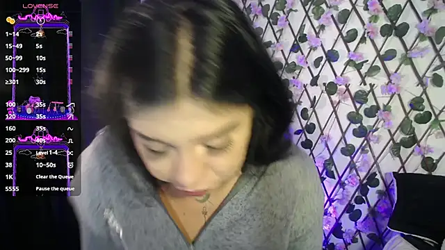 Snapshot of aron_and_paula chatting on March 4, 2025, 5:11 am aron and paula online show from March 4, 2025, 5:11 am