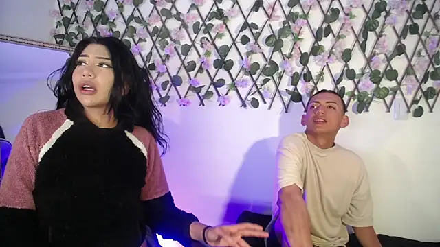 Snapshot of aron_and_paula chatting on March 21, 2025, 4:28 am aron and paula online show from March 21, 2025, 4:28 am