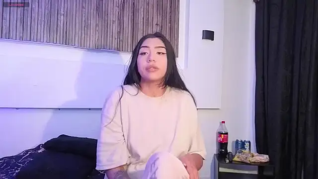 Snapshot of aron_and_paula chatting on September 21, 2025, 5:56 am aron and paula online show from September 21, 2025, 5:56 am