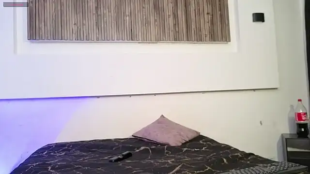 Snapshot of aron_and_paula chatting on October 6, 2025, 3:51 am aron and paula online show from October 6, 2025, 3:51 am