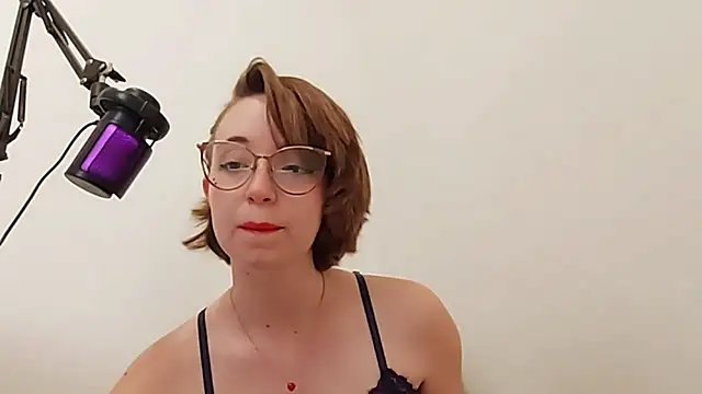 Snapshot of Elise_Nyx chatting on September 26, 2025, 2:02 pm Elise Nyx online show from September 26, 2025, 2:02 pm