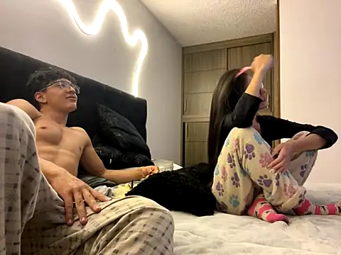 DesireLuxe online show from October 1, 2025, 5:56 am