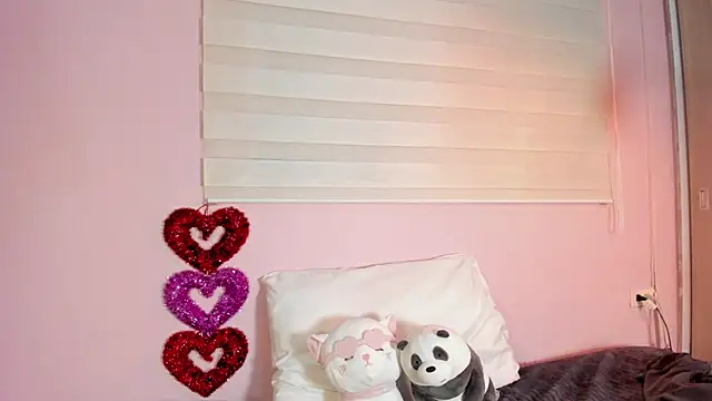 Snapshot of emily_sweett24 chatting on March 17, 2025, 12:25 pm emily sweett24 online show from March 17, 2025, 12:25 pm