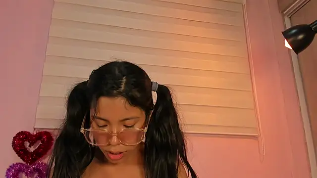 Snapshot of emily_sweett24 chatting on March 21, 2025, 9:45 pm emily sweett24 online show from March 21, 2025, 9:45 pm