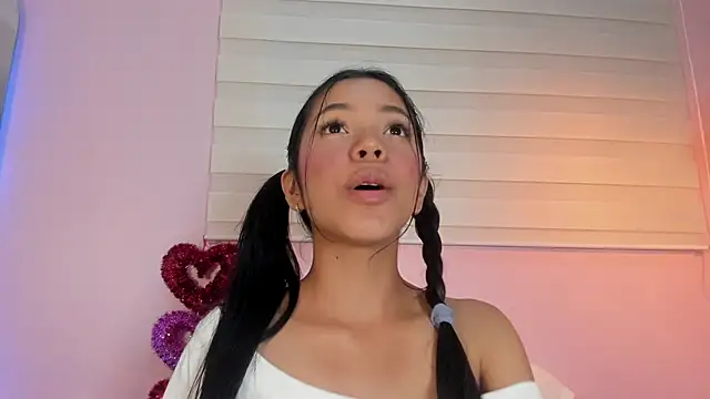 Snapshot of emily_sweett24 chatting on March 7, 2025, 6:54 pm emily sweett24 online show from March 7, 2025, 6:54 pm