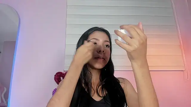 Snapshot of emily_sweett24 chatting on March 7, 2025, 12:45 pm emily sweett24 online show from March 7, 2025, 12:45 pm