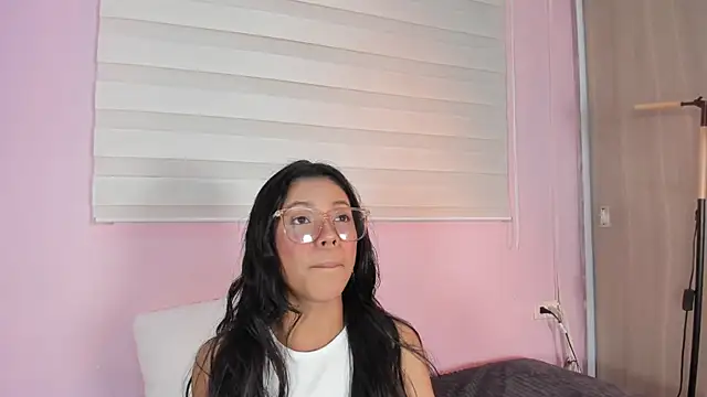 Snapshot of emily_sweett24 chatting on March 15, 2025, 12:13 pm emily sweett24 online show from March 15, 2025, 12:13 pm