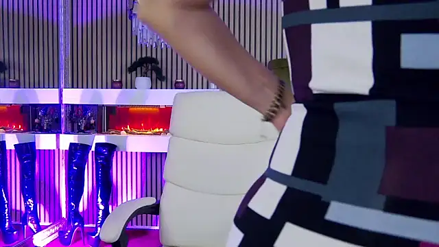 Snapshot of LadyTouch chatting on September 15, 2025, 11:38 pm LadyTouch online show from September 15, 2025, 11:38 pm