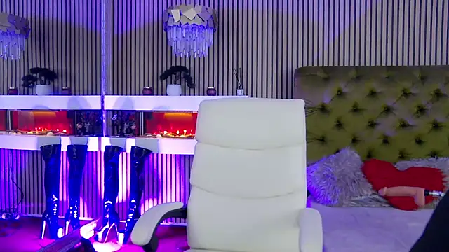 Snapshot of LadyTouch chatting on September 29, 2025, 12:50 am LadyTouch online show from September 29, 2025, 12:50 am