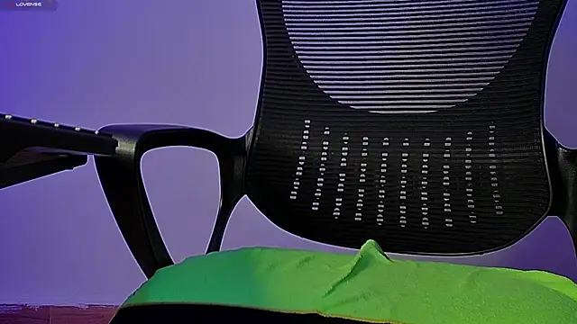 Donathoo1 online show from March 10, 2025, 5:29 pm
