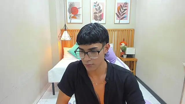 Santiago Johnson  online show from March 10, 2025, 6:34 pm