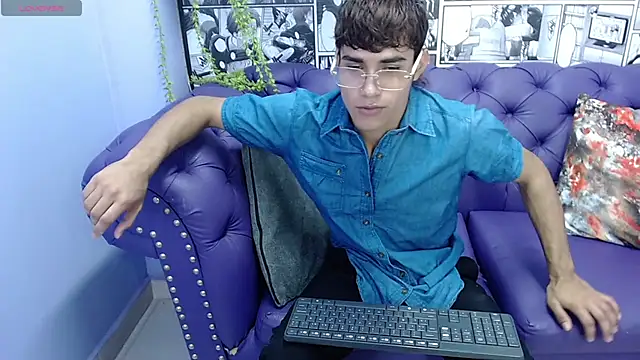 Santiago Johnson  online show from February 25, 2025, 6:12 pm
