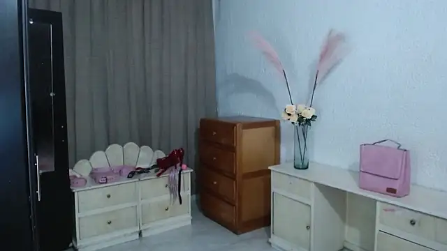 Snapshot of EngelCristaly chatting on October 30, 2025, 6:55 am EngelCristaly online show from October 30, 2025, 6:55 am