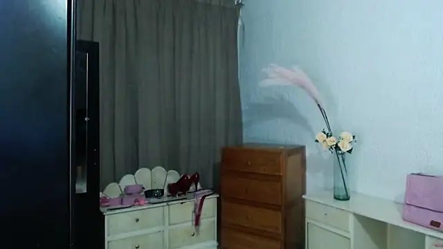 Snapshot of EngelCristaly chatting on September 27, 2025, 7:14 am EngelCristaly online show from September 27, 2025, 7:14 am