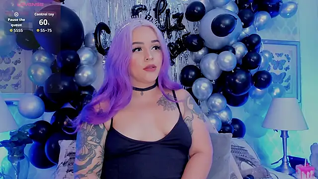 Carlaguzman  online show from October 18, 2025, 3:47 pm