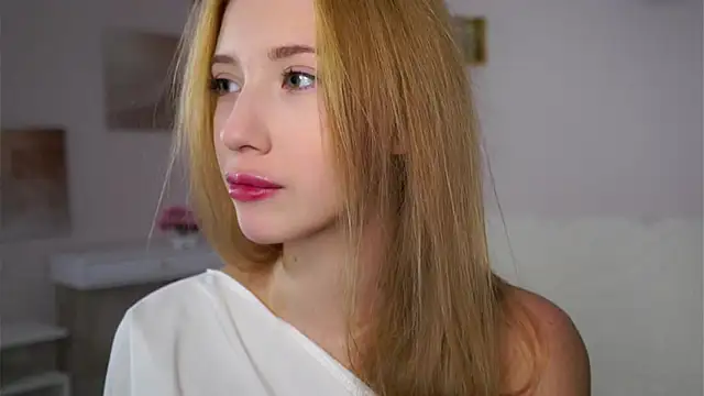 SunnivaCovil online show from December 3, 2025, 2:49 pm