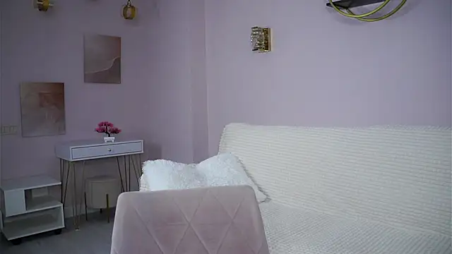 SunnivaCovil online show from November 12, 2025, 4:00 pm