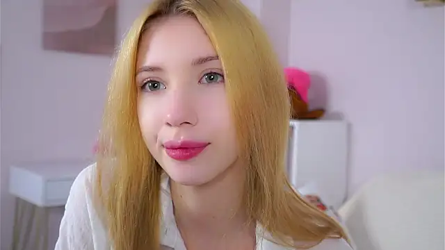 SunnivaCovil online show from February 3, 2026, 2:33 pm