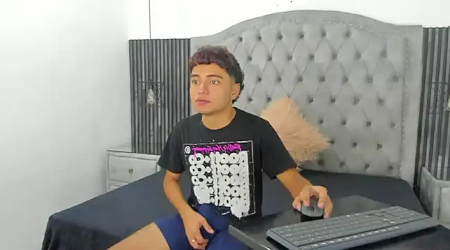 CamilowhiteS online show from March 1, 2025, 7:26 pm