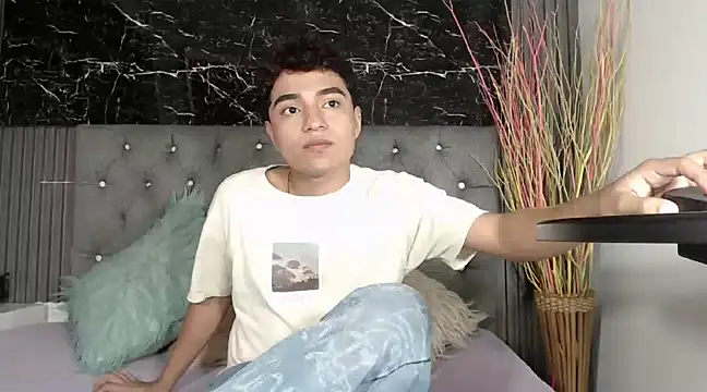 CamilowhiteS online show from February 22, 2025, 7:36 pm