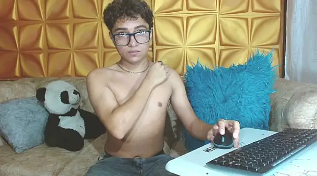 CamilowhiteS online show from March 18, 2025, 10:48 pm