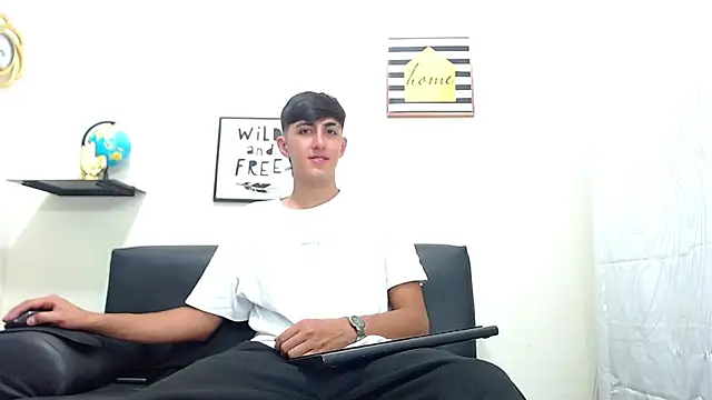 Snapshot of babymaik chatting on March 21, 2025, 8:29 pm babymaik online show from March 21, 2025, 8:29 pm