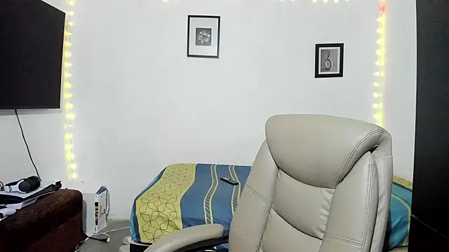 Snapshot of babymaik chatting on October 14, 2025, 8:42 pm babymaik online show from October 14, 2025, 8:42 pm