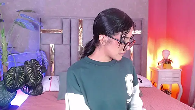 Tyla Ks online show from November 4, 2025, 7:39 pm