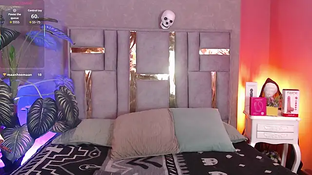 Tyla Ks online show from October 20, 2025, 7:36 pm