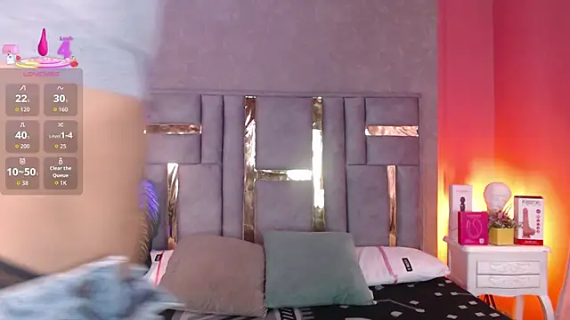 Tyla Ks online show from November 15, 2025, 8:02 pm