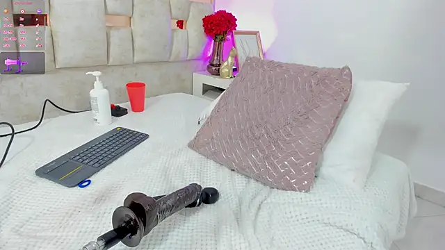 Snapshot of cutie_sarax1 chatting on October 4, 2025, 12:12 am cutie sarax1 online show from October 4, 2025, 12:12 am