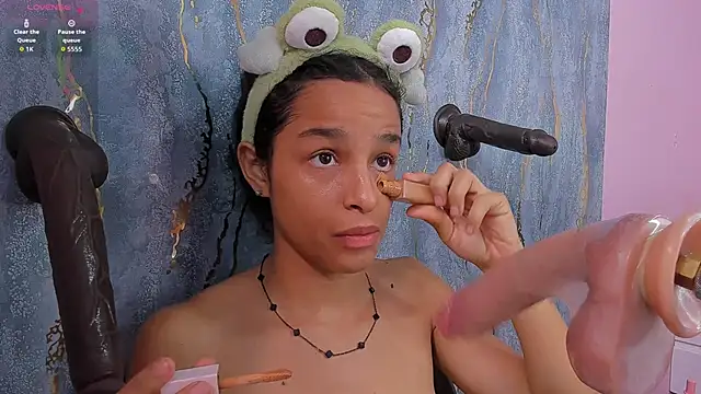 Snapshot of honey_sofii_ chatting on September 24, 2025, 12:00 pm honey sofii  online show from September 24, 2025, 12:00 pm