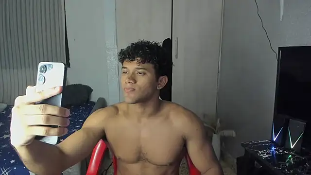 Snapshot of Fox2evans chatting on March 4, 2026, 8:11 am Fox2evans online show from March 4, 2026, 8:11 am