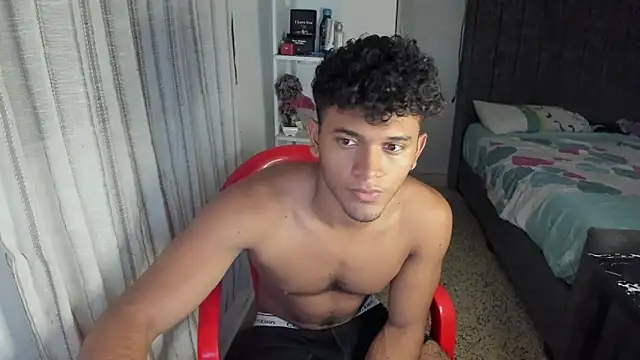 Snapshot of Fox2evans chatting on February 5, 2026, 9:05 am Fox2evans online show from February 5, 2026, 9:05 am