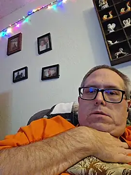 Snapshot of Smallone327 chatting on October 4, 2025, 8:43 pm Smallone327 online show from October 4, 2025, 8:43 pm