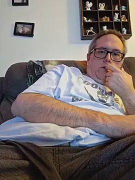 Smallone327 online show from November 17, 2025, 3:43 am