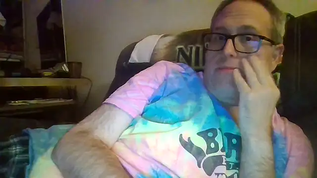 Snapshot of Smallone327 chatting on September 20, 2025, 4:17 am Smallone327 online show from September 20, 2025, 4:17 am