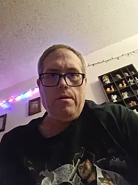 Snapshot of Smallone327 chatting on October 18, 2025, 6:15 am Smallone327 online show from October 18, 2025, 6:15 am