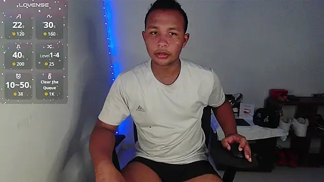 Snapshot of Gooss_cum chatting on October 23, 2025, 4:11 am Gooss cum online show from October 23, 2025, 4:11 am