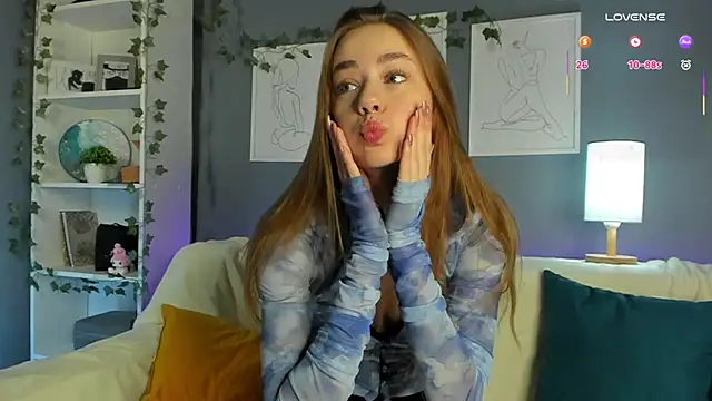 Snapshot of EmilaMills chatting on March 6, 2025, 11:53 pm EmilaMills online show from March 6, 2025, 11:53 pm