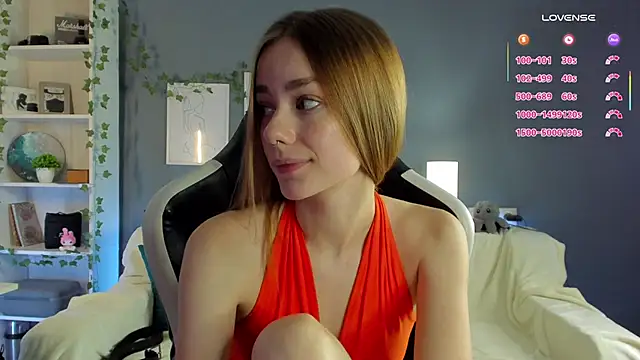 Snapshot of EmilaMills chatting on March 2, 2025, 5:33 am EmilaMills online show from March 2, 2025, 5:33 am