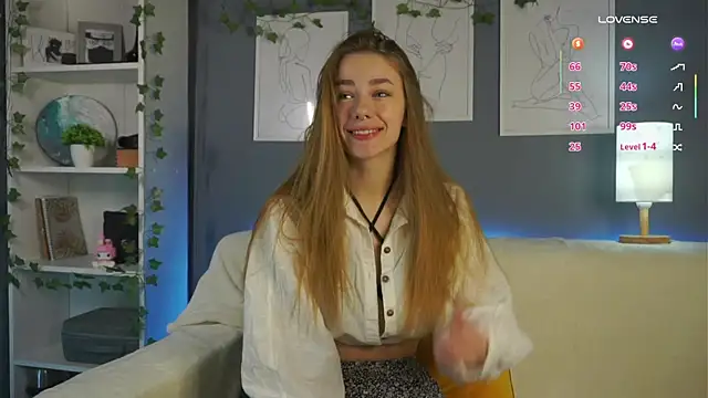 Snapshot of EmilaMills chatting on March 13, 2025, 11:59 pm EmilaMills online show from March 13, 2025, 11:59 pm