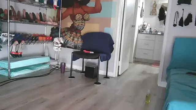 Snapshot of Queenanitadix chatting on October 15, 2025, 6:16 pm Queenanitadix online show from October 15, 2025, 6:16 pm