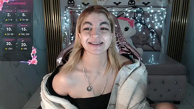 lili conor s online show from October 15, 2025, 4:11 am