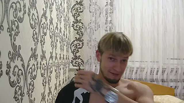 Snapshot of frama666 chatting on October 7, 2025, 8:32 pm frama666 online show from October 7, 2025, 8:32 pm