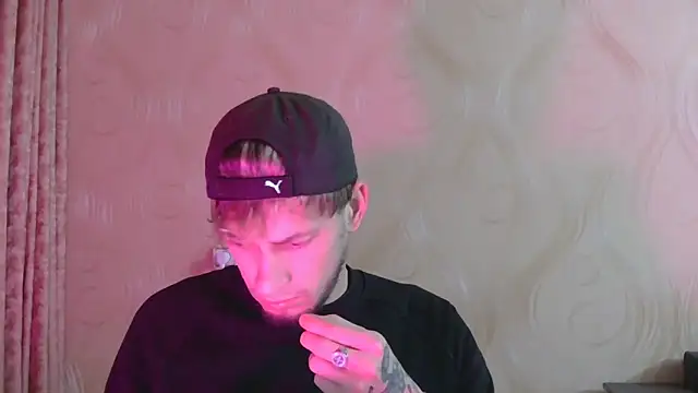 Snapshot of frama666 chatting on October 19, 2025, 9:28 pm frama666 online show from October 19, 2025, 9:28 pm